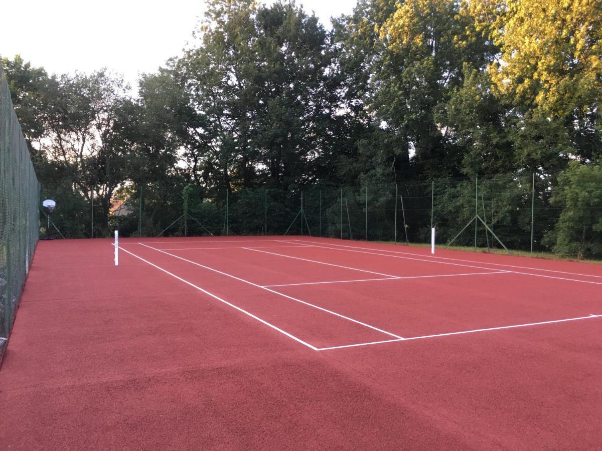 Gite Avec Tennis En Baie Du Mont Saint Michel A 15 Minutes De La Mer Les Chambres 외부 사진